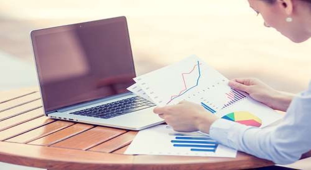 Self-Service Finance Analytics: Empowering Business Leaders Without Breaking Governance