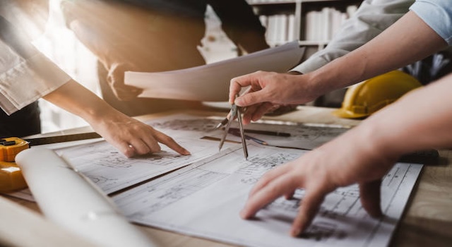Field Data & Mobile Apps: Real-Time Reporting and Issue Tracking on Construction Sites