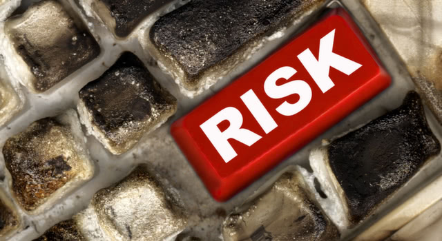 Risks and Solutions When Cloud Computing